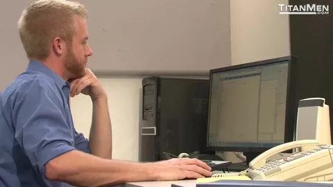 Baise au bureau — Christopher Daniels & Johnny Hazzard