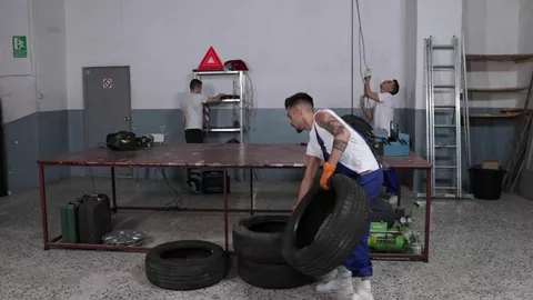 Stretched Out! — Szene 1 — Silas Rise, American FF, Pan Bash & Yah-Jil