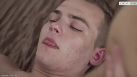 Joven lampiño fisteado — Denis Skala & Daniel Karrington