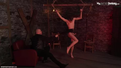 Minet novinho suspenso, cu dilatado