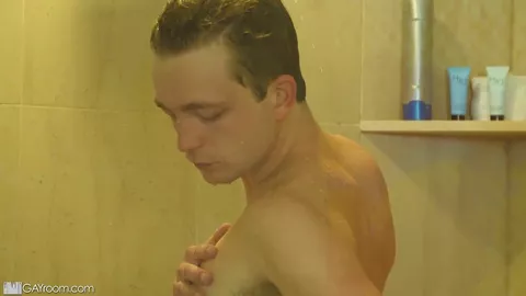 Retrouve-moi sous la douche — Michael Boston & Troy Thomas