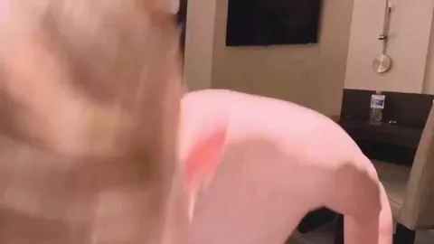 Atleta gato come um magrelinho