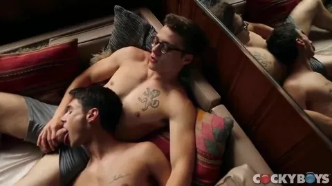 Blake Mitchell se régale du minet Leo Grand