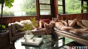 Blake Mitchell se régale du minet Leo Grand