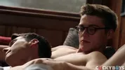 Blake Mitchell se régale du minet Leo Grand