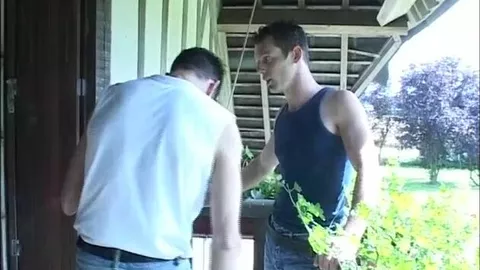 Le maçon baise le cul du proprio