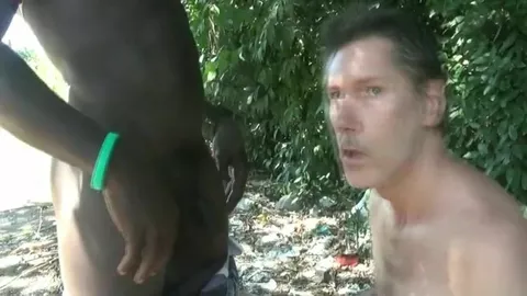 Africano mija e goza na minha boca