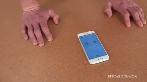 Bel athlète bien foutu fait du stretching