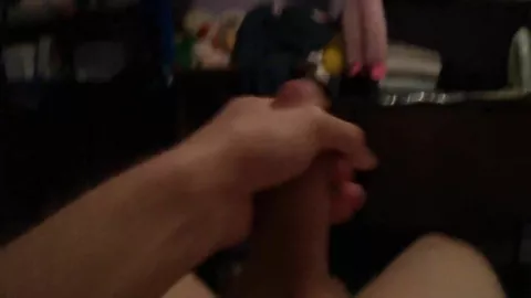 Branle en short & sneakers après le basket