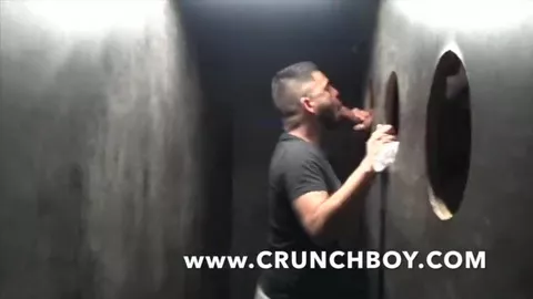 Im Corona-Lockdown an den Gloryholes