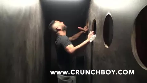 Confinato ai gloryhole durante il coronavirus