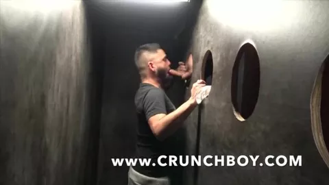 Confinado nos gloryholes durante o coronavírus