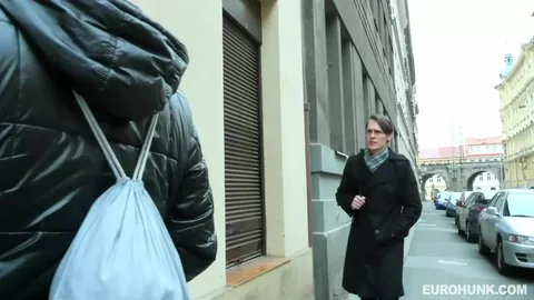 Sodomie bareback et faciale avec un mec de la muscu