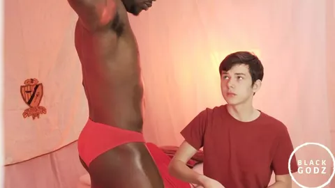 Dem heißen schwarzen Athleten zu Diensten