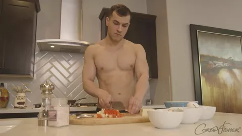 Guapo atleta se da con el dildo en la ducha