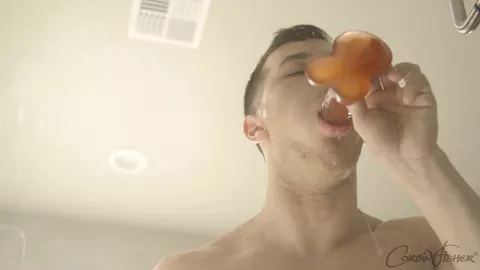 Bell’atleta si dilata sotto la doccia