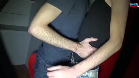 Carinhas gostosas transam na backroom