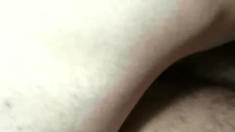 Issac Jones se fait gaver la rondelle de sperme