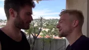 3 mecs en baise gay sur une plage naturiste