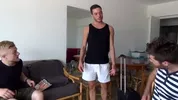 3 mecs en baise gay sur une plage naturiste