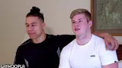 Blond 18 ans baraqué se fait enculé par un métis