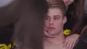 Mon pote me baise durant un threesome