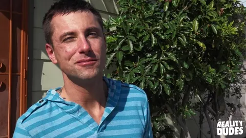 J'ai payé un hétéro en galère pour le baiser