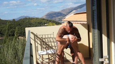 Ein Radfahrer kommt zu mir auf den Balkon