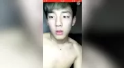 Garçon coréen se masturbe avec ne vaginette