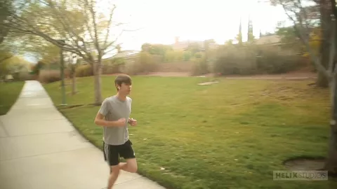 Jeunes coureurs excités — Aiden Garcia & Caleb Gray