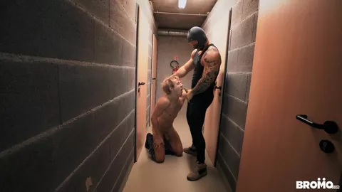 Sessão dom/sub nas caves