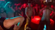 Show de orgía en un club gay