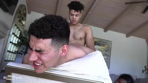 Ils baisent une fille entre potes