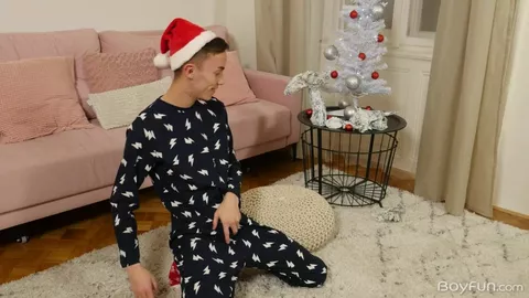 Nick Danner se masturba com dildo na véspera de Natal