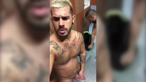 Je régale un ours d’une dose de sperme bien frais