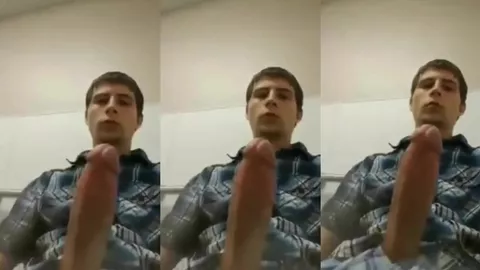 Jeune étudiant éjacule sans les mains