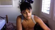 Pakistaní guapo en cam muestra su polla y su culo