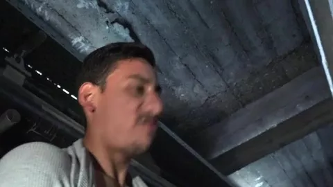 Macarra rubio se deja follar por un árabe en los sótanos