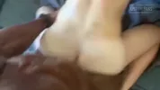 Black baraqué baise un teen blond