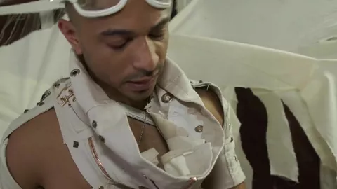 Casey Everett et Zario Travezz baisent dans un désert