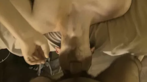 Un minet de GrindR m'éjaculation sur le visage