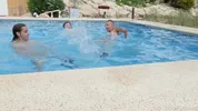 Double pénétration anale au bord de la piscine ❤️