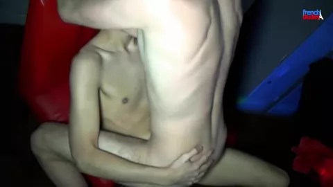 Alexis Tivoli baise dans un sex club