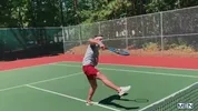 Dieser Tennisspieler bekommt zwei Bälle in den Arsch