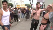 Schwanzgeile Schlampe benutzt & gefickt auf der Dore Alley Street Fair