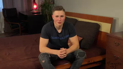 Solo erótico de un joven atleta