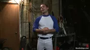 Joueur de Base baseball capturé subit du edging dans les vestiaires