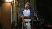 Joueur de Base baseball capturé subit du edging dans les vestiaires
