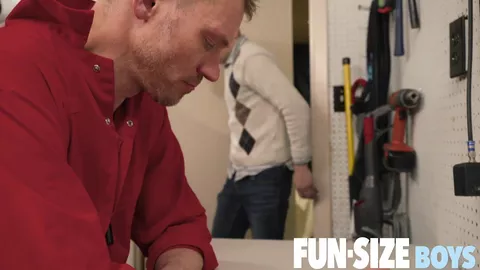 Twink fofo comido por um machão TBM alto