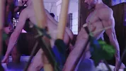 Drew Dixon soumis à Manuel Skye & Max Adonis au sauna de Sitges